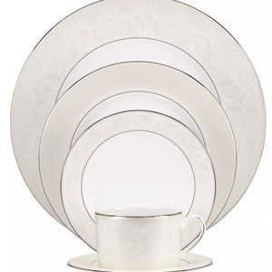 Lenox Kate Spade 5 piece bone China place settings 8 settings